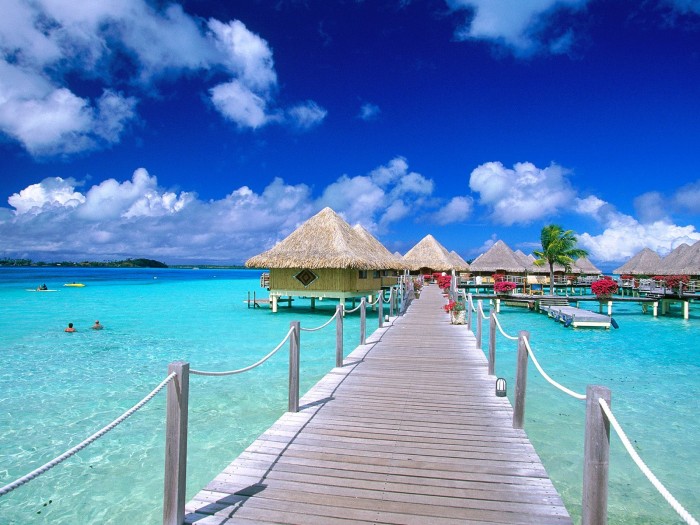 Matira_Point_Bora_Bora_French_Polynesia