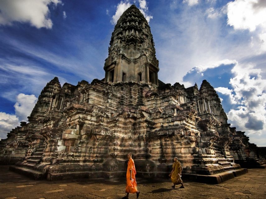 Северозападната кула на Ангкор ват.